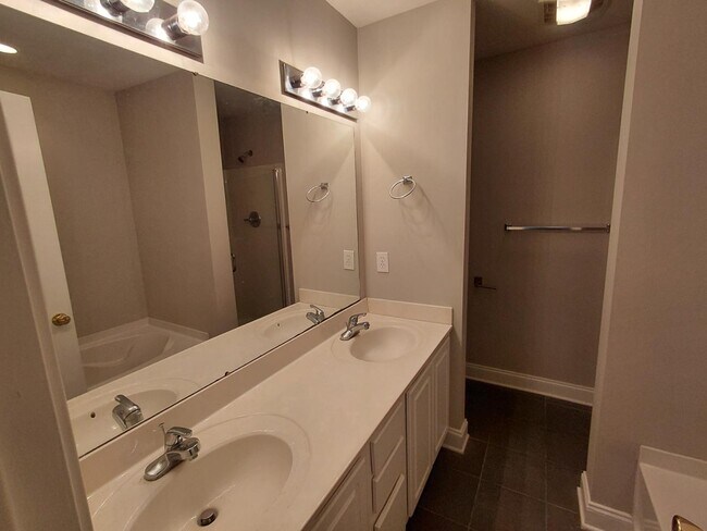 Building Photo - 300 Hampton Forest Dr
