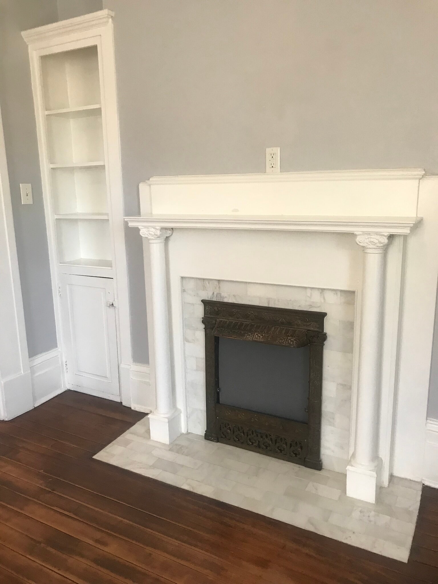 Living room fireplace - 510 N Wayne St