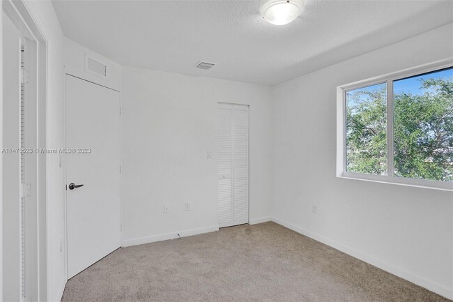 Building Photo - 58 SW 3rd Ct