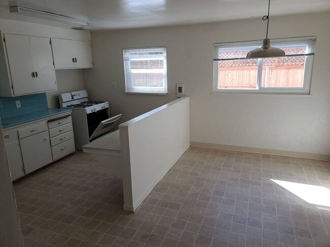 Building Photo - 1126 Sheridan Ave