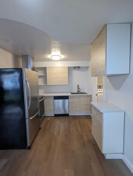 Building Photo - 1614 Cellars Ave
