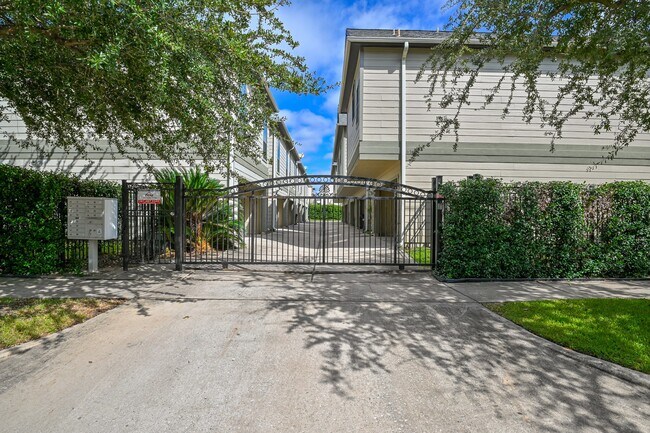 Building Photo - 2905 Leeland St