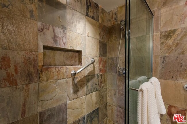 Building Photo - 1131 Alta Loma Rd