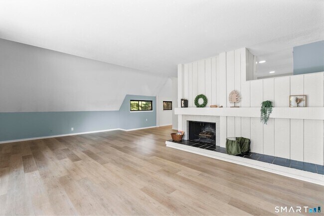 Building Photo - 43 Great Meadow Ln