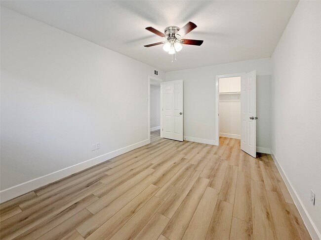 Building Photo - 1016 E Walker St