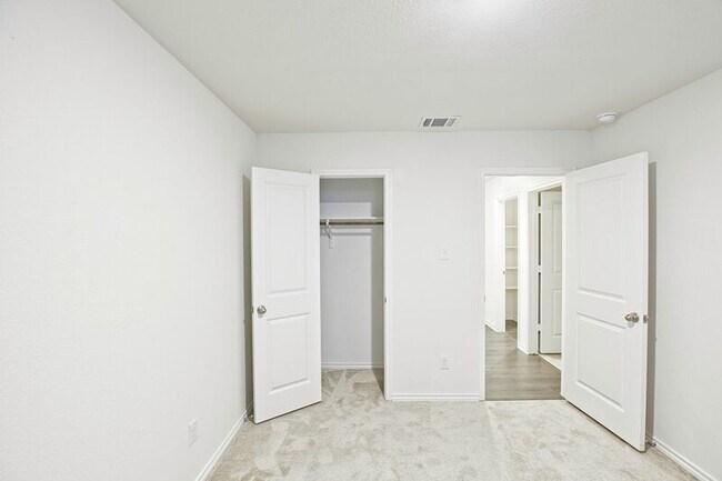 Building Photo - 1111 Emerald Gate Dr