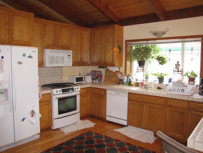 Building Photo - 633 Silver Ave