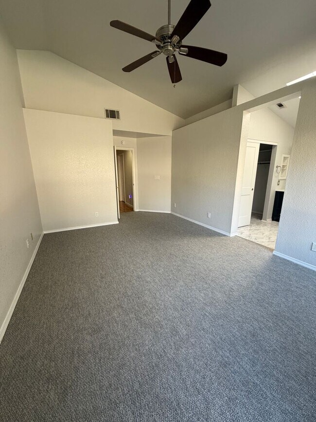 Building Photo - 6260 Vanden Rd