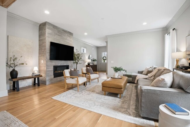 Building Photo - 6368 Alamo Pl