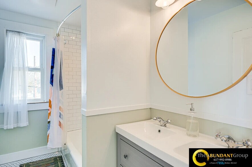 Building Photo - 44 Cottage St