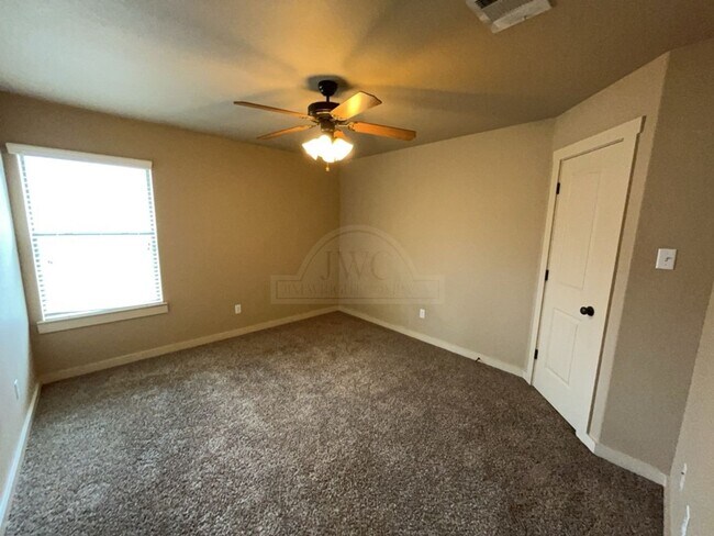 Building Photo - 3306 Lineage Loop