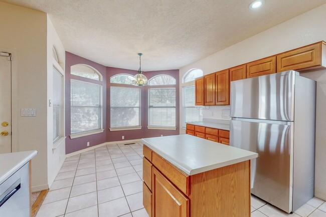 Building Photo - 2 story 4 bedroom