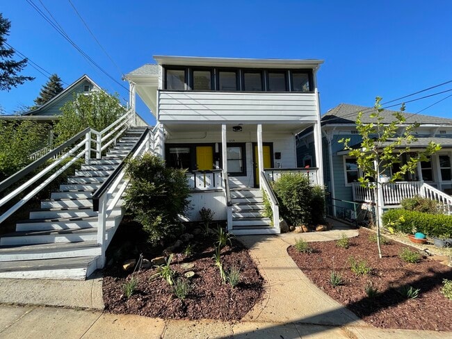 Building Photo - 418 W Main St