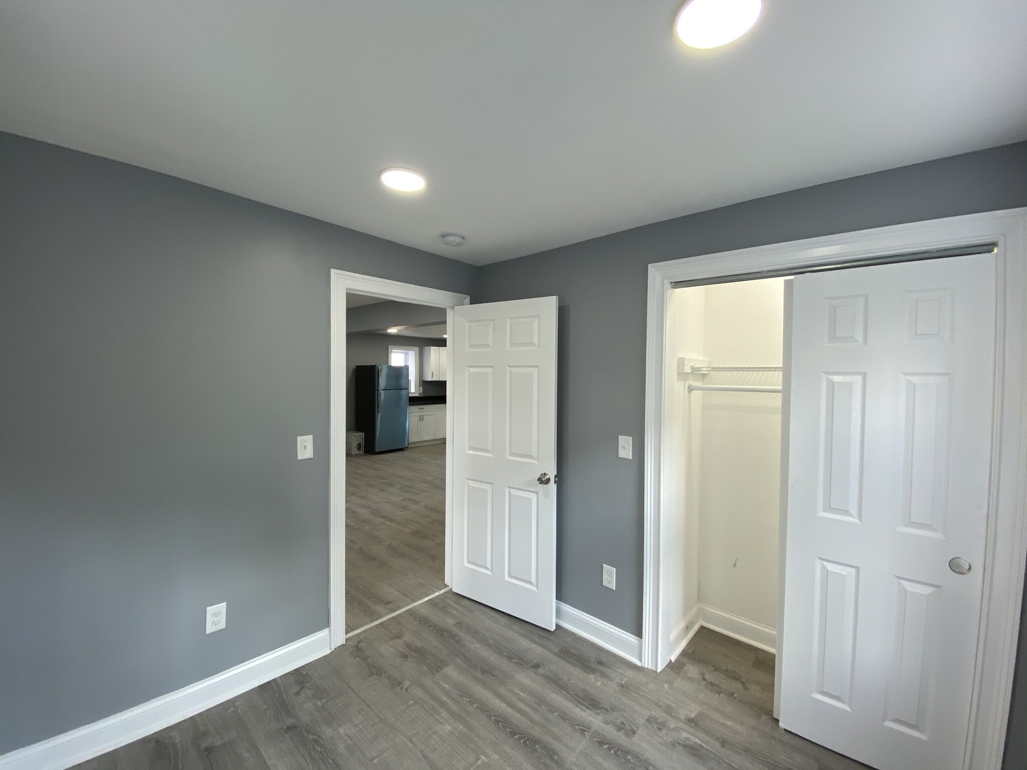 Building Photo - 301 Lilac Ln