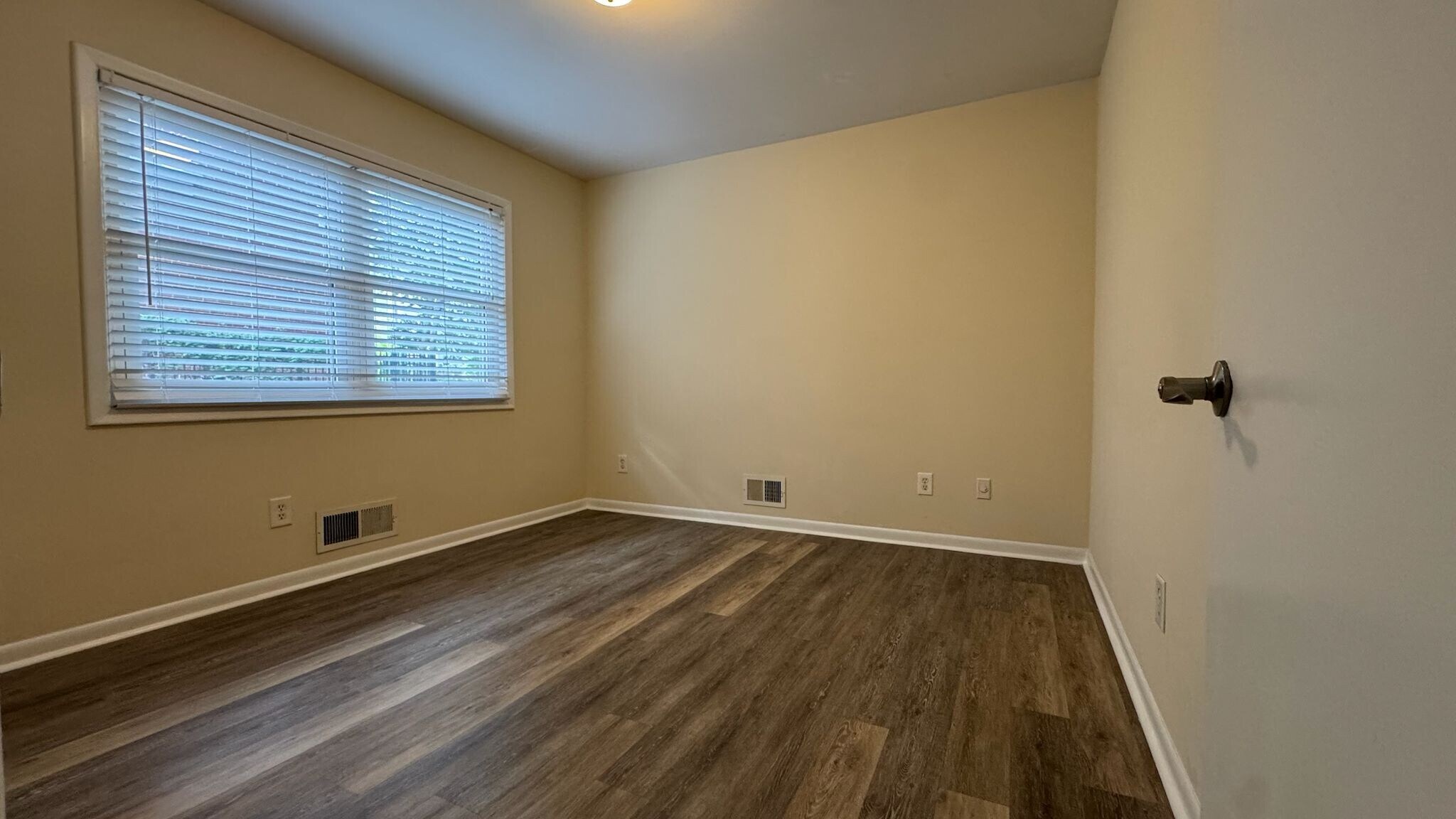 Building Photo - 3668 Kingsboro Rd NE