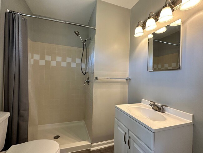 Building Photo - 3 bedroom 2 bath home in a great area filled with tons of extras you will LOVE!