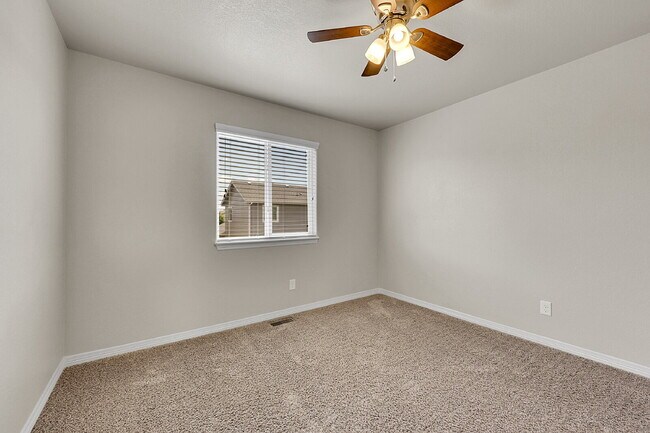 Building Photo - $2,495.00 3-bedroom, 2.5-bathroom in Color...