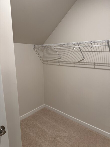 Walk-in Closet - 13622 Innovation Station Loop
