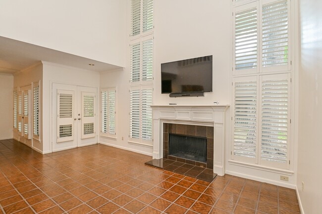 Building Photo - 294 Sugar Berry Cir