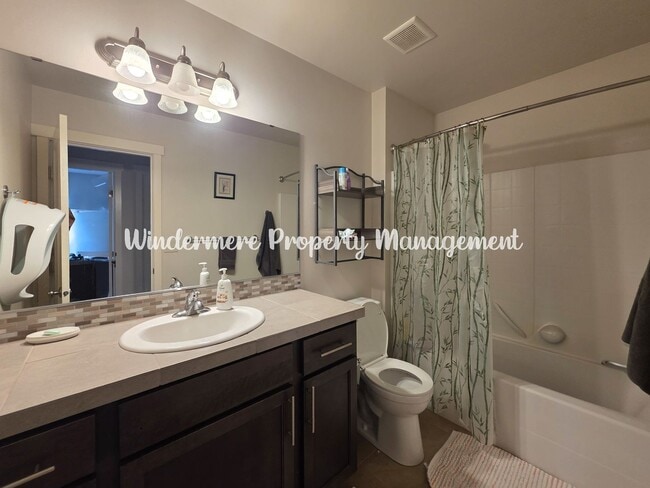 Building Photo - Gorgeous, Spacious 4 bed Home, CK Schools, LARGE fully fenced yard - A/C, close to trails and more!