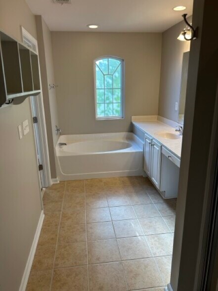 Building Photo - 436 Lazy Creek Ln