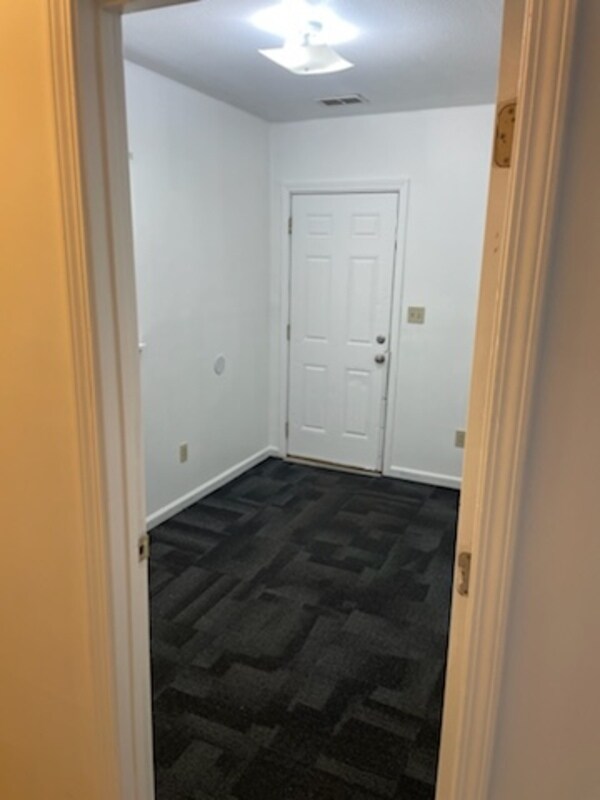 Building Photo - 1415 Longfield Ave