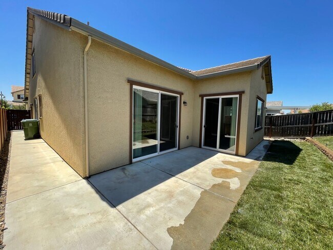 Building Photo - Beautiful Folsom Ranch Home