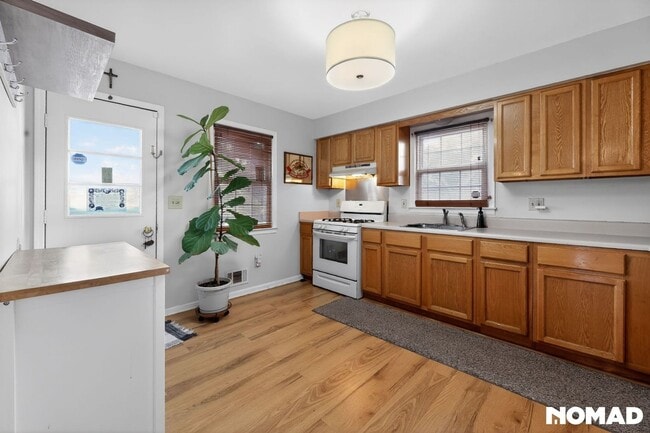 Building Photo - Charming 2BR Apartment in Metuchen