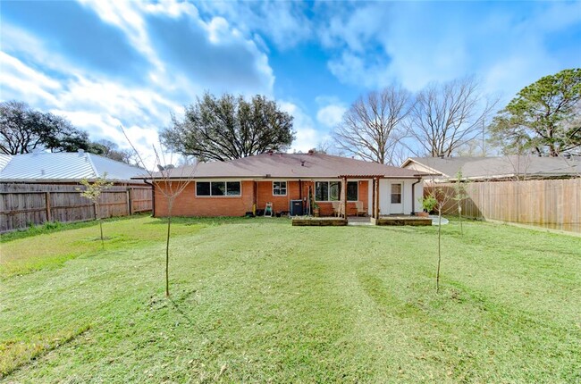 Building Photo - 6026 Clarewood Dr