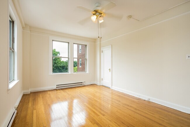 Bedroom - 400 W Hortter St