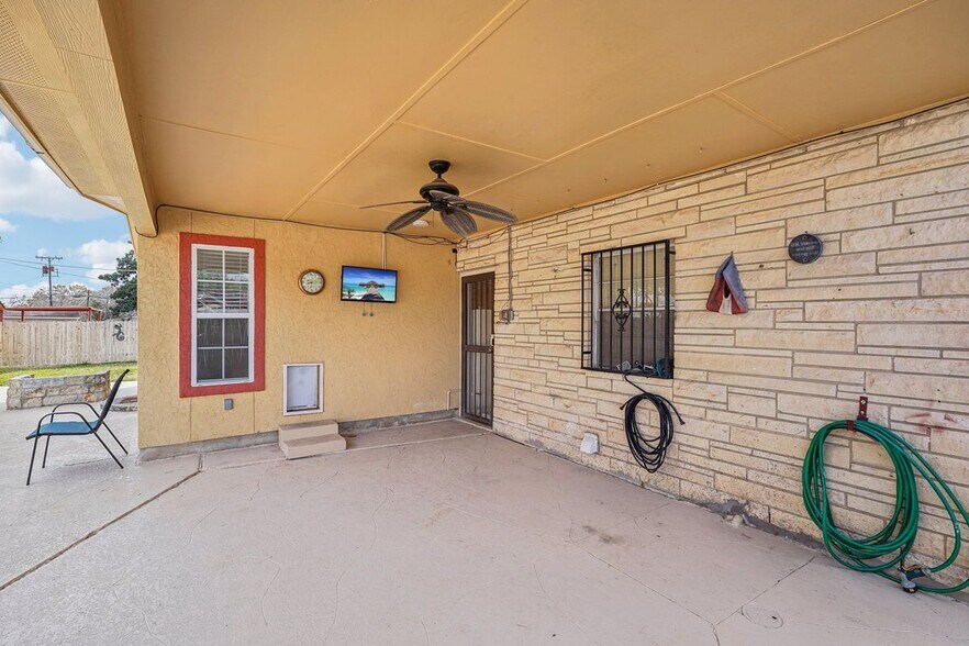 Building Photo - 210 Lemonwood Ave