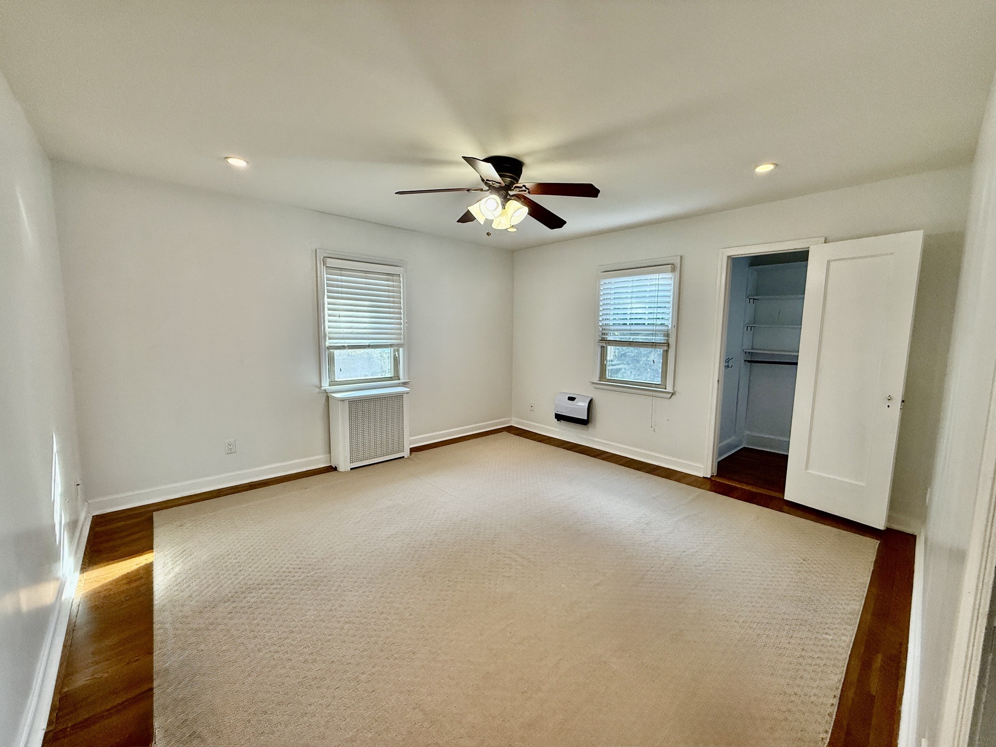Large bedroom with walk-in closet - 71 Madison Rd