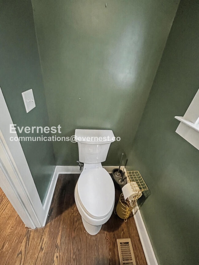 Building Photo - 1306 Pillow St