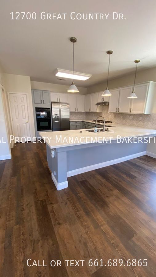 Building Photo - 12700 Great Country Dr