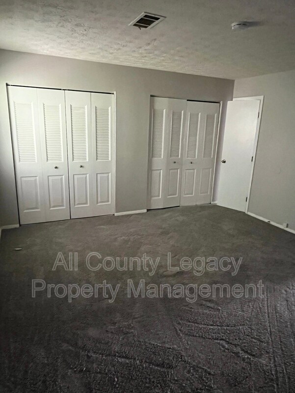 Building Photo - 2946 Spruce Cir