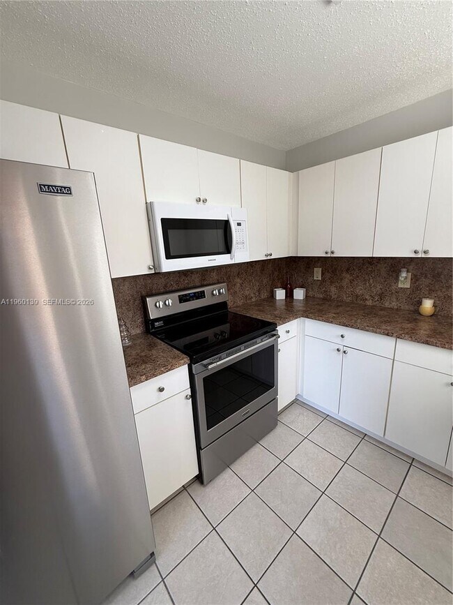 Building Photo - 1364 Cottonwood Cir