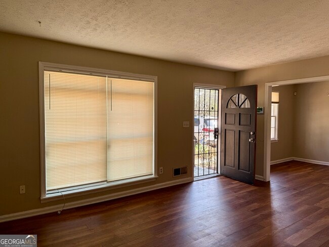 Building Photo - 2913 Horse Shoe Dr