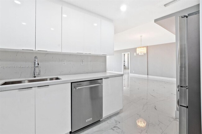 Building Photo - 780 NE 69th St