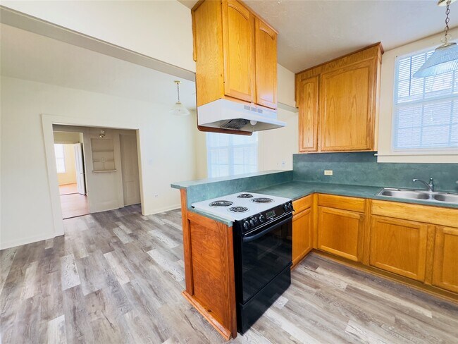 Building Photo - 409 Botts St