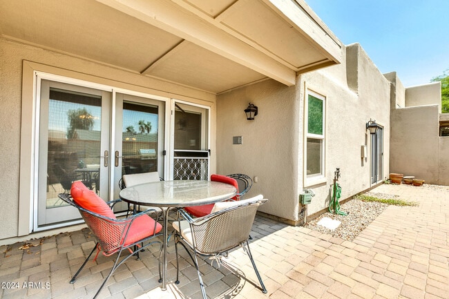 Building Photo - 8889 E Meadow Hill Dr