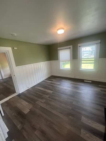 Building Photo - 15 Chisholm Ave