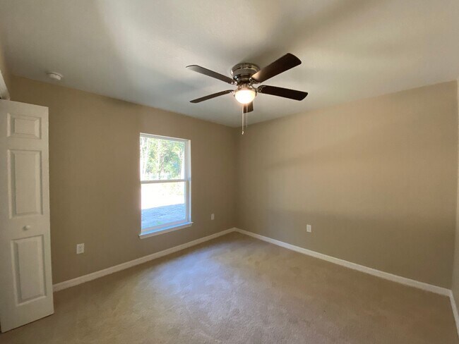 Building Photo - Custom Home - Desirable SW Dunnellon Neighborhood 3/2/2 **Won't Last**Available Soon!