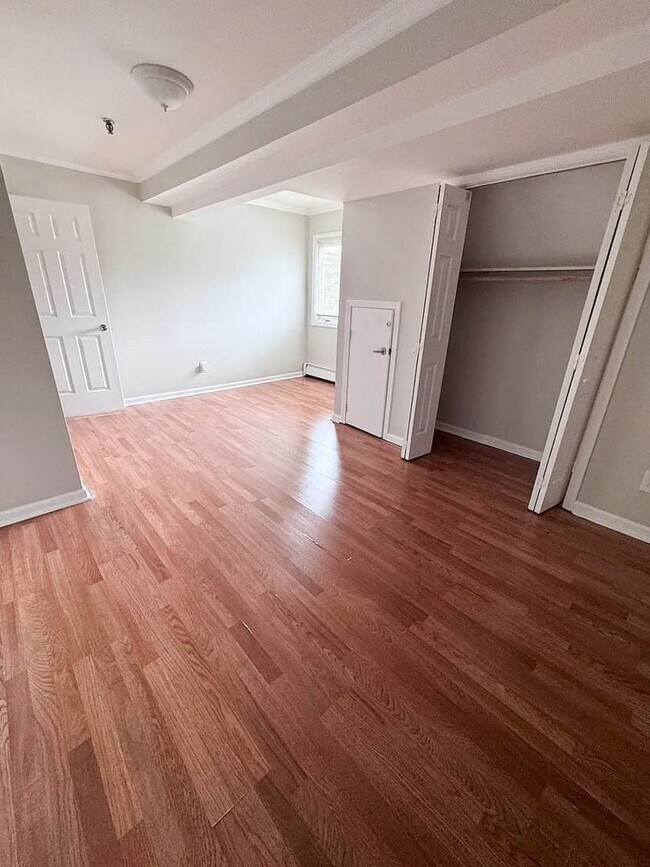 Building Photo - 678 Savin Ave