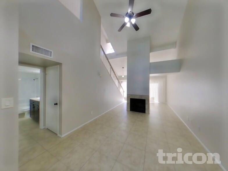 Building Photo - 14002 N 49th Ave