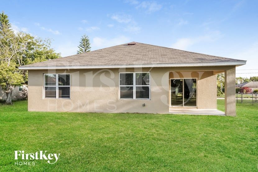 Building Photo - 1306 SE 19th Terrace