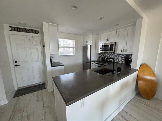 Primary Photo - 2929 S Ocean Blvd