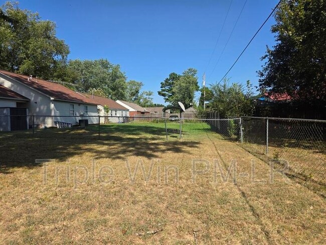 Building Photo - 113 Northfield Dr