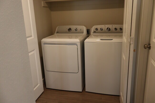 Building Photo - 1322 Seals St