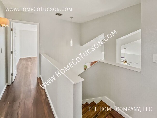Building Photo - 9937 N Woodstone Trail