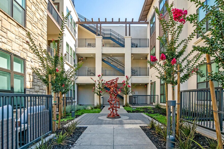 Building Photo - 331 El Camino Real